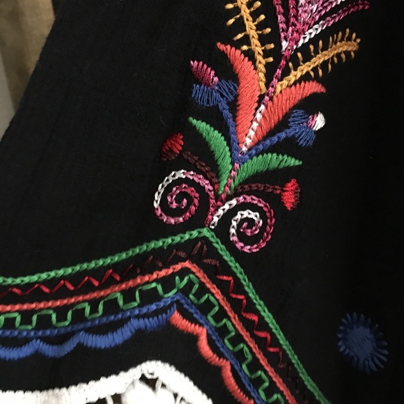 Vava top blk cold shoulder with embroidery - Picture 4 of 6